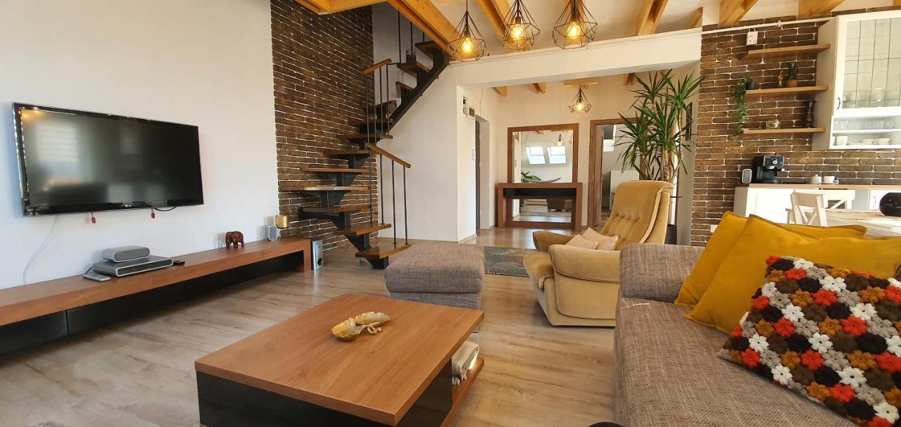 Hoobee Home & Rooftop Terrace Targu Mures Ngoại thất bức ảnh
